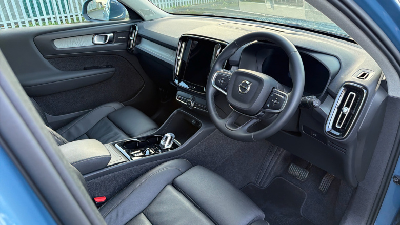 Volvo XC40 2.0 B3P Ultra Dark 5dr Auto Petrol Estate